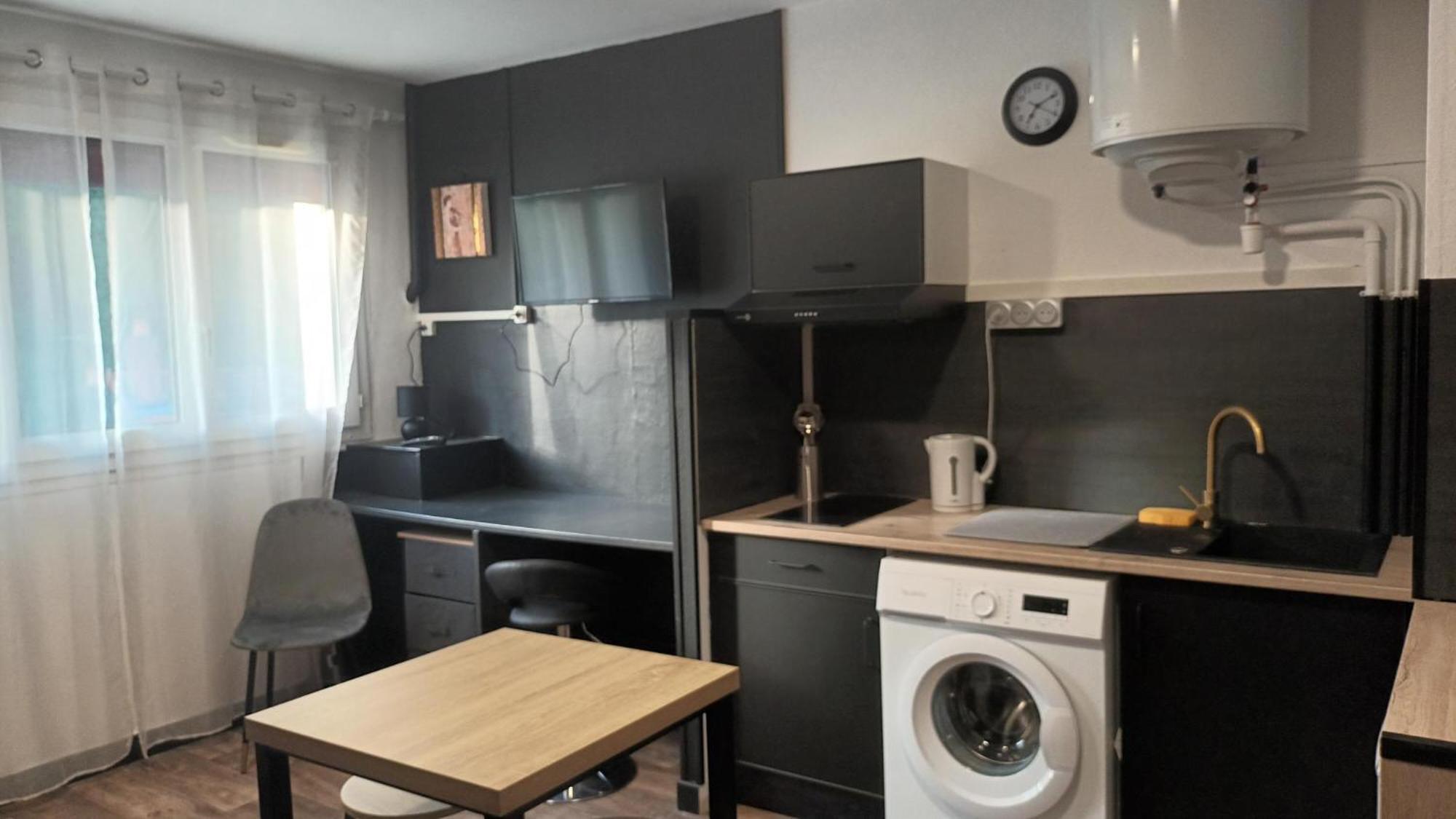 Appartement T1 Proche De Vulcania Pontaumur Eksteriør bilde